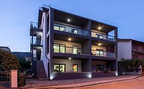 Apartmani U Kastelima